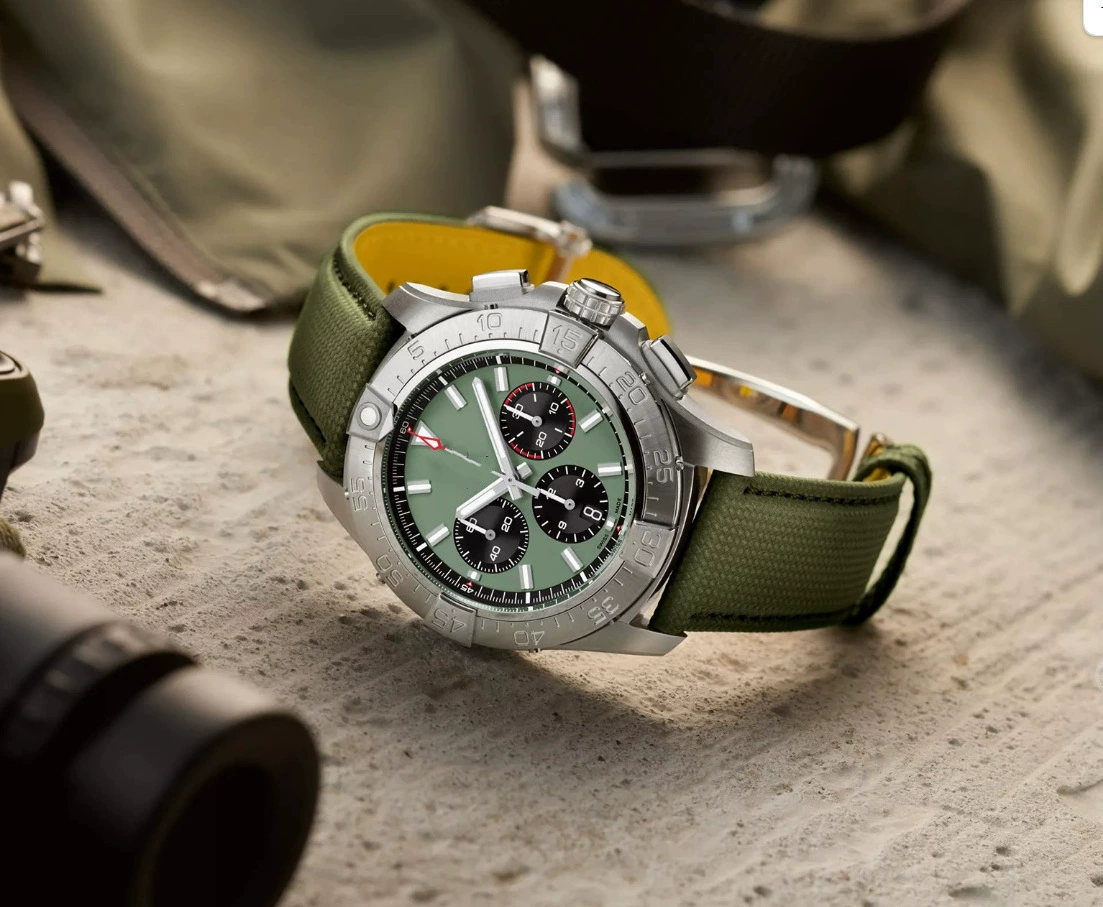 Breitling Avenger 21